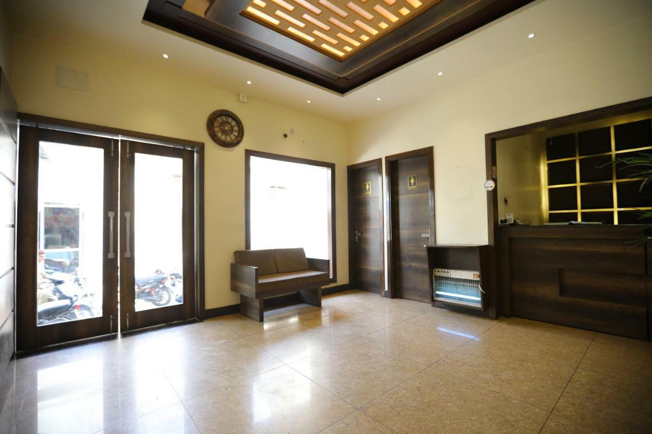 Oyo 40791 Hotel Hot N Fast Suratgarh 외부 사진